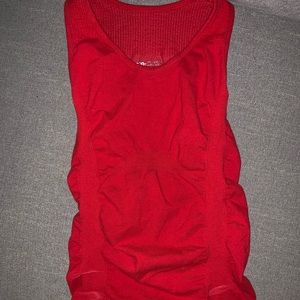 Maurice’s athletic top